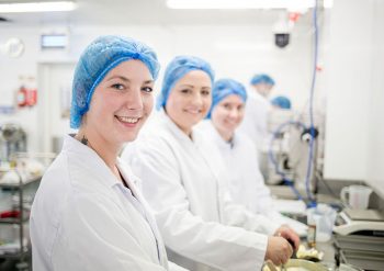 Operarias-alimentos-eee